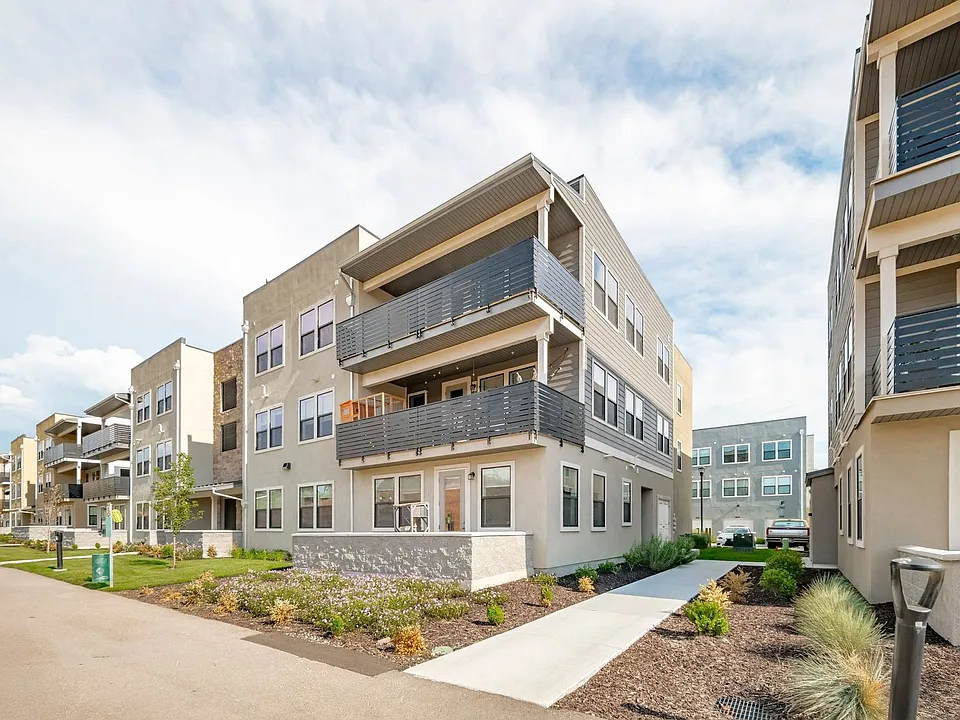 754 W Blue Magic Ln #303