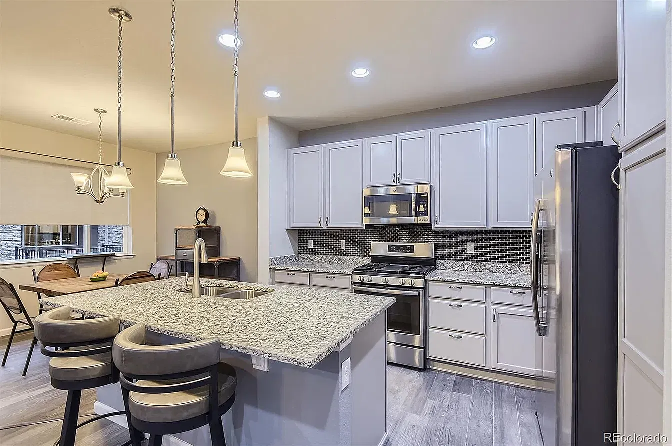 3 bed, 2.5 bath, 1866 sqft, $3,250 — Photo 1