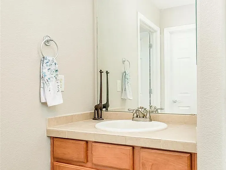 912 Kryptonite Dr — Photo 11