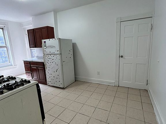 4th image of 331 Centre St #B