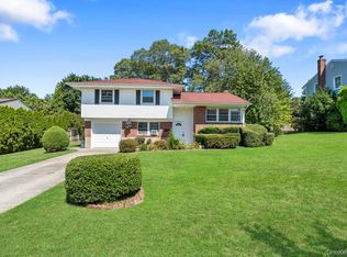 17 Wyoming St, Commack, NY 11725