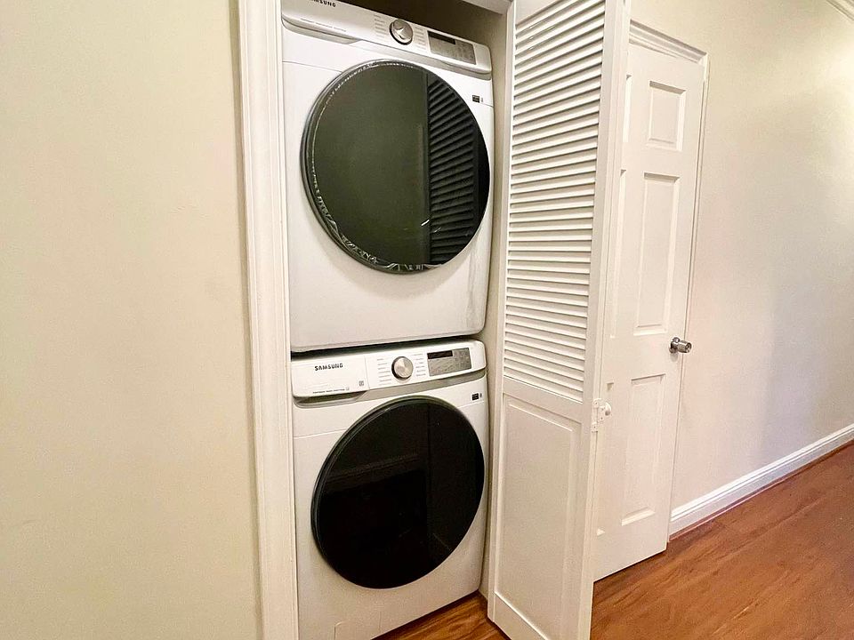 1st image of 47-08 Ditmars Blvd #1R