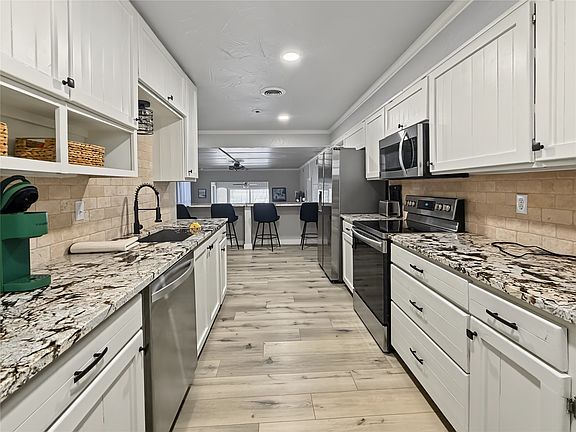 3rd image of 124 Marina View Ct