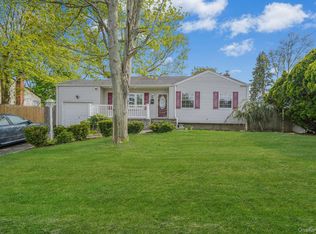 78 Wilson St, Brentwood, NY 11717