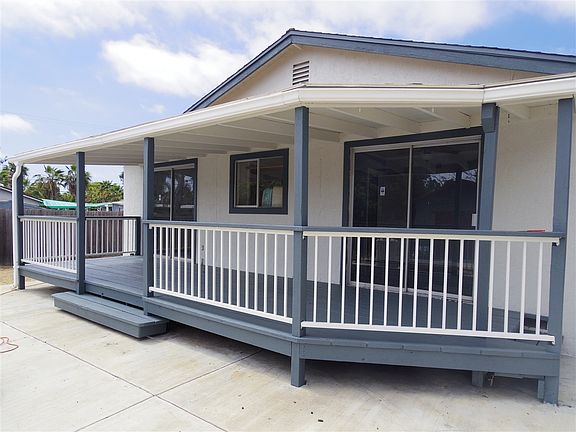 Rear covered deck/patio.