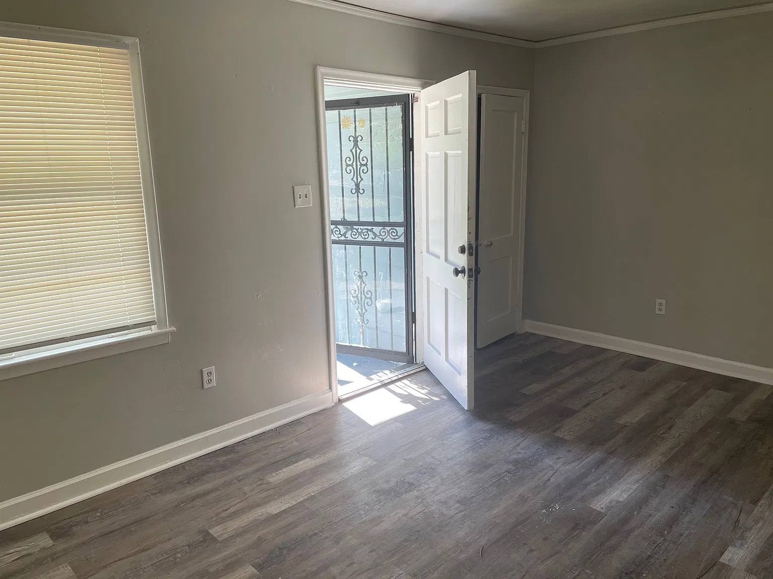 3-bedroom, 1-bathroom Single Family with 1,301 sq ft of living space, Conveniently located in Mem... — Photo 3