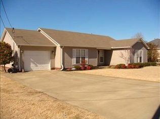 961 Sir James Ave, Dyersburg, TN 38024
