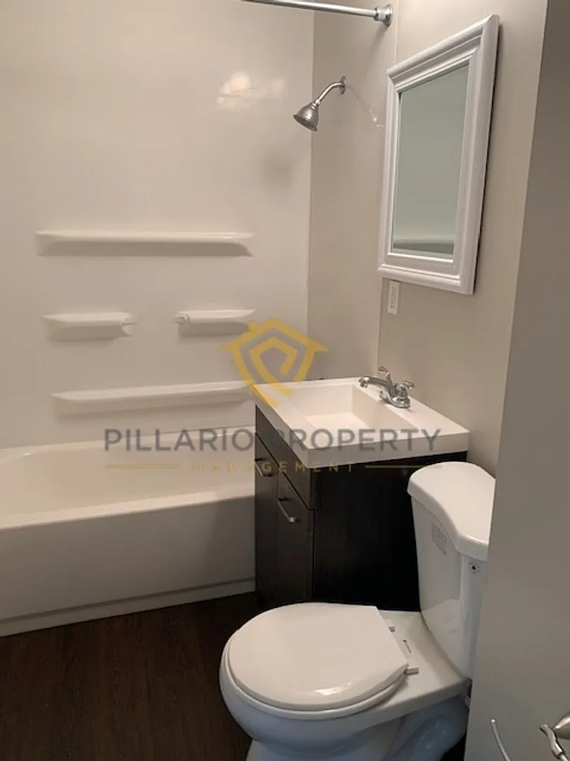 ** $250 Move-In Concession ** Close To Downtown Indy And The Monon Trail, Affordable And 2 Bedroo... — Photo 4