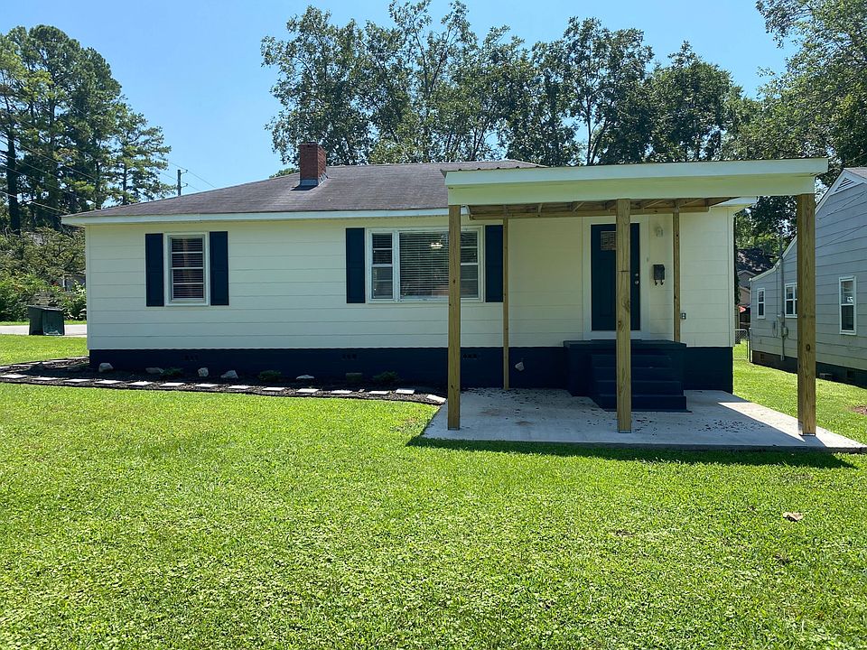 Gorgeous, just renovated 3 bedroom 2 bath with home office! Huge corner lot, new EVERYTHING including gas heat and air! Blossomwood school district. Could be great for someone needing a place to live while building or renovating.