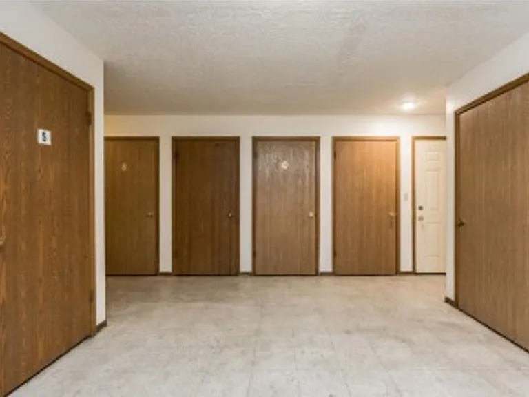 Dodge Street Apartments — Photo 10
