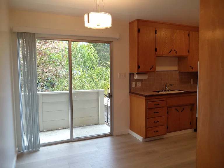 228 Webster St #C — Photo 9