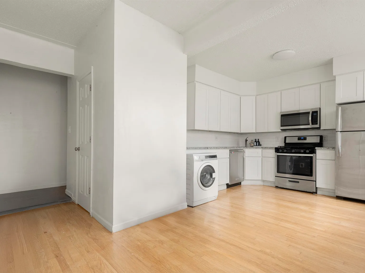 2 bed, 2.0 bath, $2,300 — Photo 2