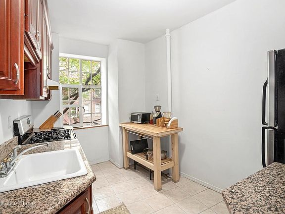 5th image of 116 Pinehurst Ave APT H21