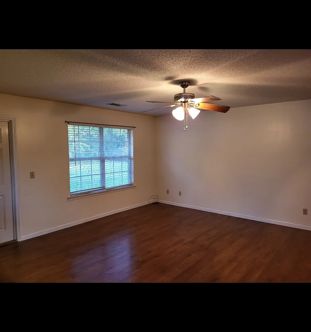 3 bed, 1208 sqft, $1,200 — Photo 2