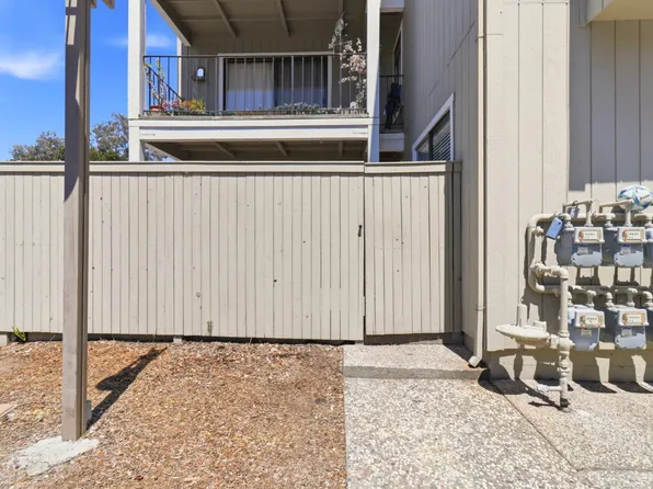 8 Lakeview Court, Novato, CA 94947