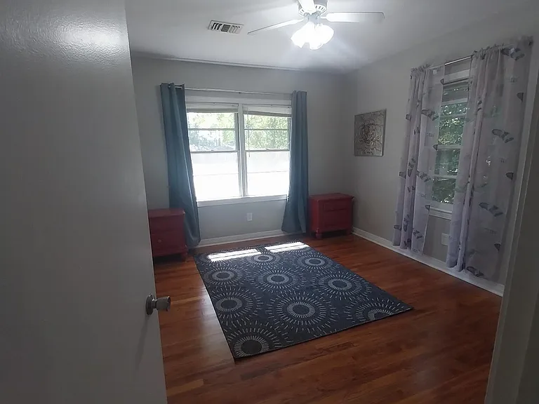 1428 Charlotte St — Photo 11