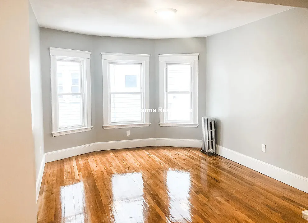 4 bed, 2.0 bath, $5,850 — Photo 2