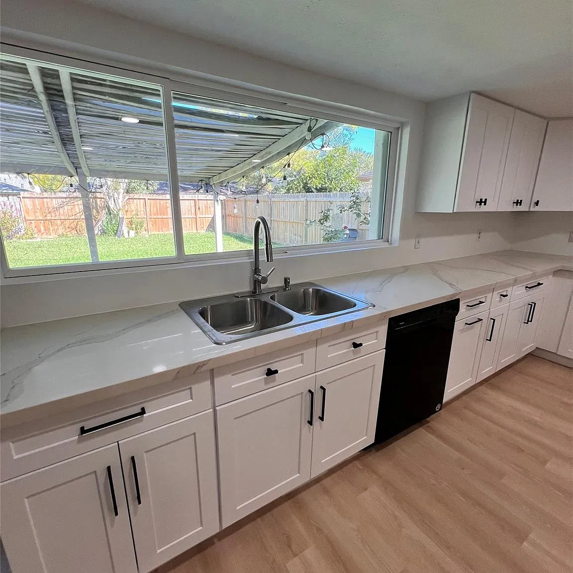 3 bed, 2.0 bath, 1528 sqft, $2,000 — Photo 2