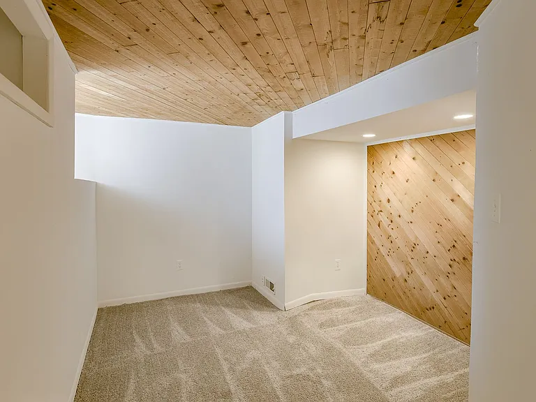 1003 S 42nd St — Photo 22