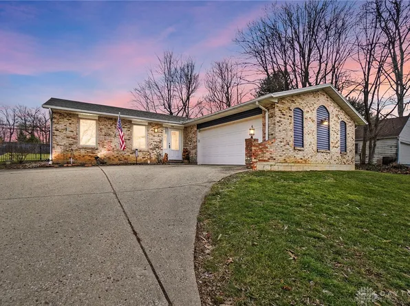1542 Woods Dr, Beavercreek, OH 45432