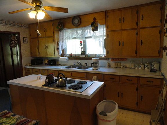 3rd image of 223 Greenway Ave
