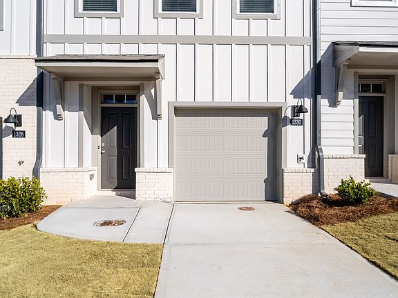 2nd image of 1330 Lakota Pl SE
