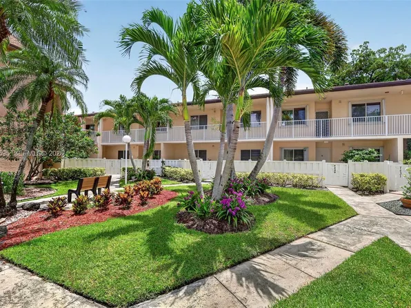7449 N Devon Dr #207, Tamarac, FL 33321
