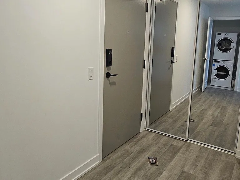 5105 Hurontario St #529 — Photo 6
