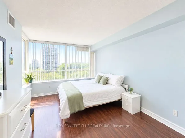 91 Townsgate Dr #506, Vaughan, ON L4J 8E8