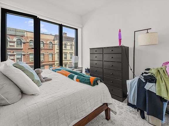 5th image of 10-25 Jackson Ave #4F