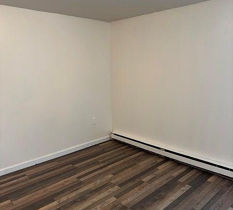 5th image of 15 Peyster St #B