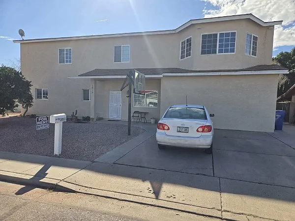 7 bed, 4029 sqft, $545 — Photo 2