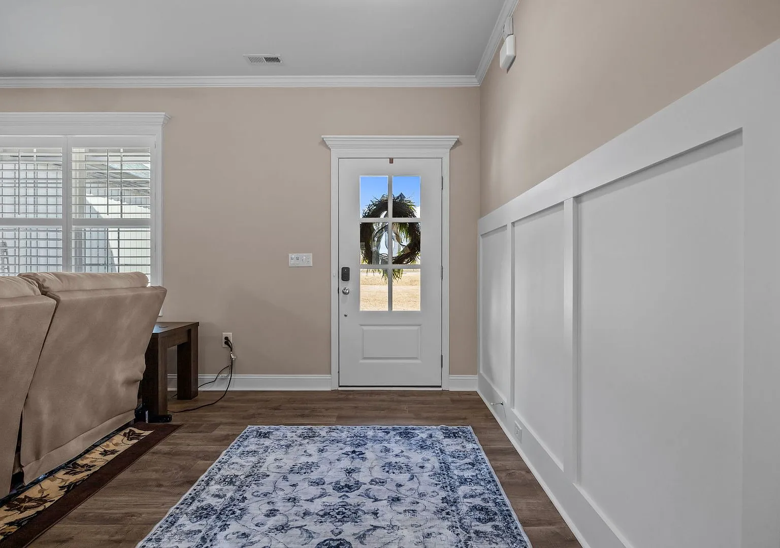 Fully Furnished Exclusive Short And Midterm Rental Only — Photo 4