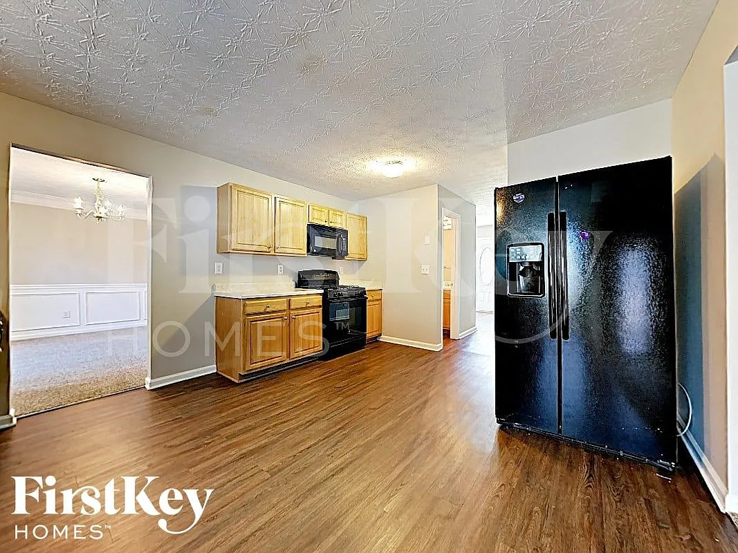 4 bed, 2.5 bath, 2558 sqft, $2,850 — Photo 4