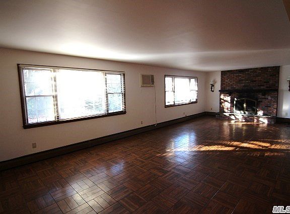 5th image of 72 W Cabot Ln