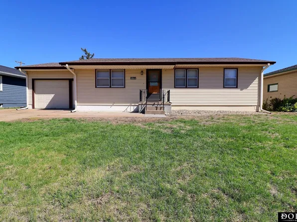 1844 Austin Ln, Fremont, NE 68025