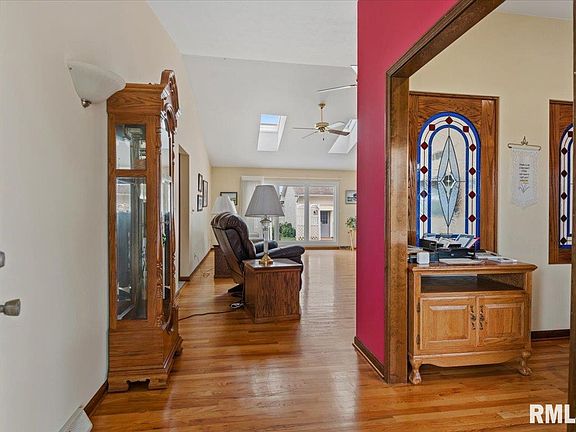 5th image of 2508 Hedge Ln