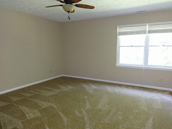 4th image of 5033 Pinewood Dr