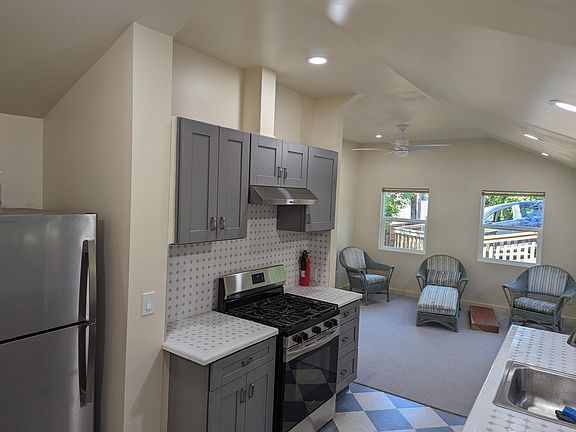 5th image of 566 Live Oak Ln