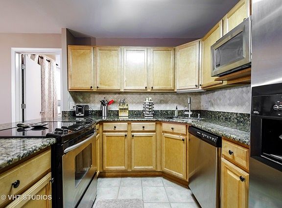 4th image of 525 W Hawthorne Pl APT 2208