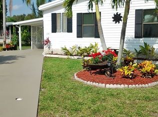 1646 Columbus Cir, Naples, FL 34110