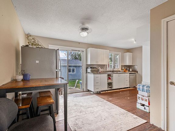 5th image of 31 Linden St S