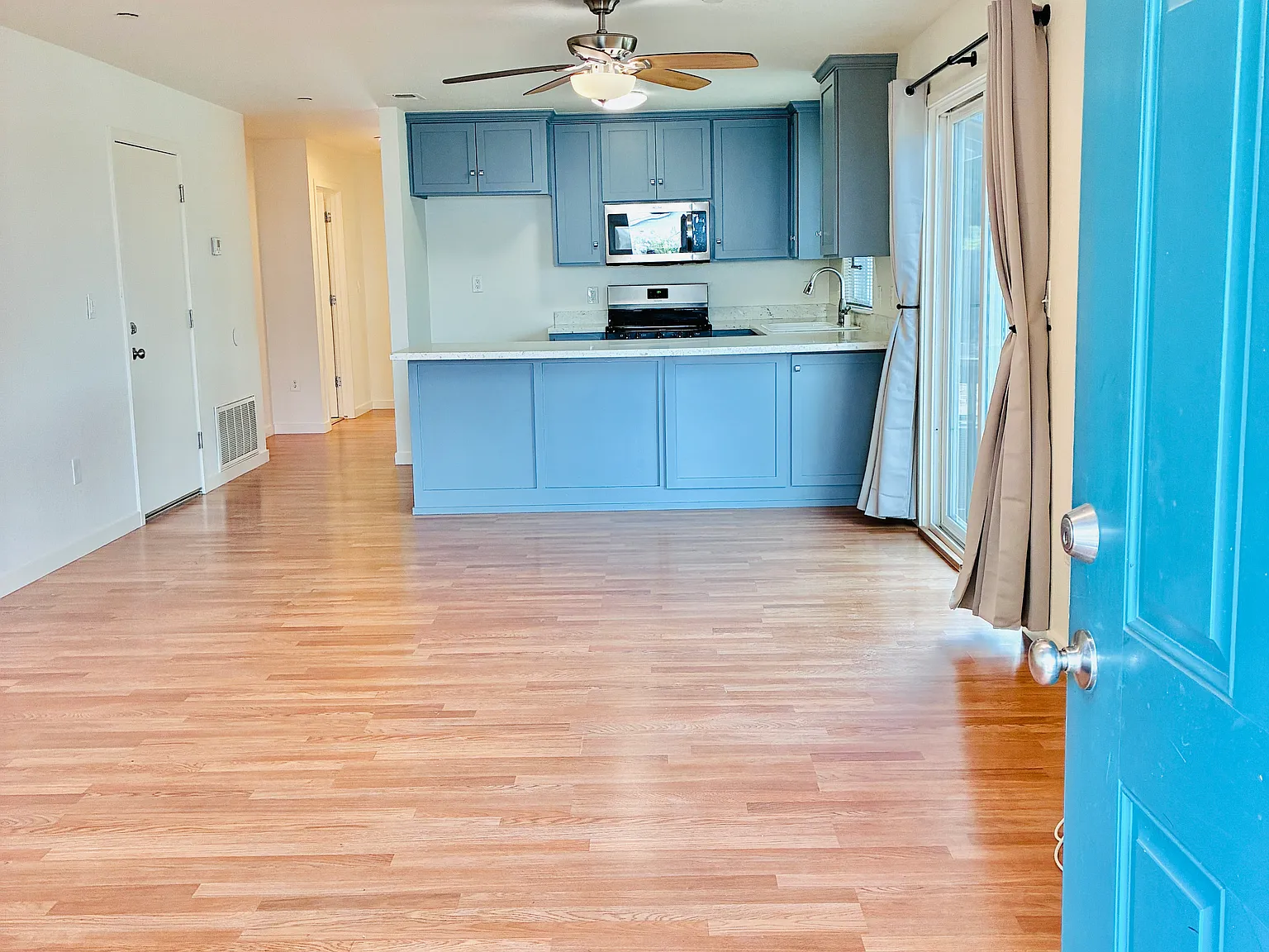 2 bed, 975 sqft, $2,500 — Photo 4