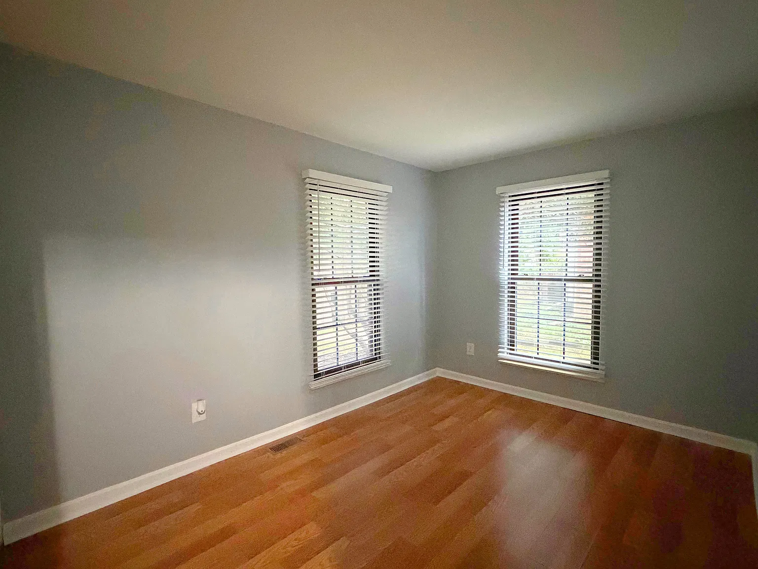 2 bed, 1000 sqft, $1,700 — Photo 4