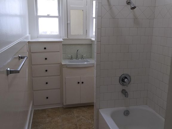 5th image of 444 W 7th St