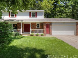 4700 Larkwood Dr SE, Kentwood, MI 49508