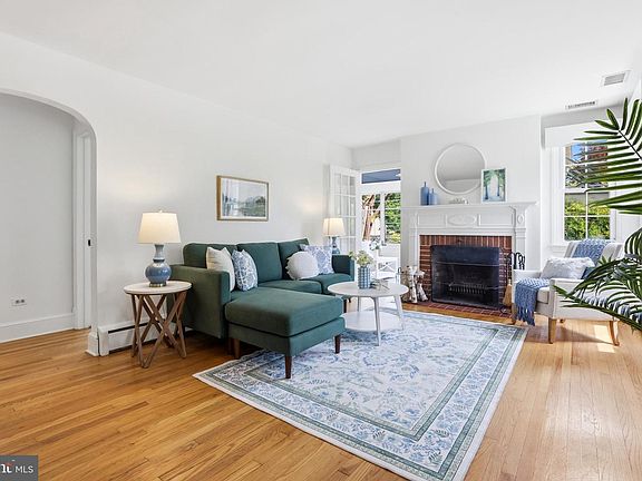 3rd image of 411 Ludlow Rd