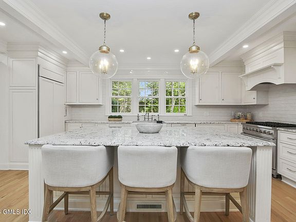 5th image of 40 Ridgeview Ave