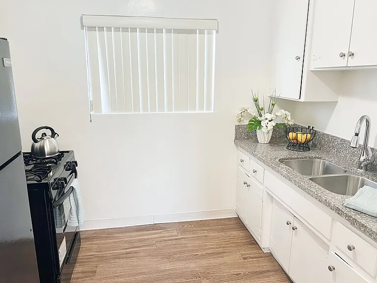 6205 Fulton Ave — Photo 15