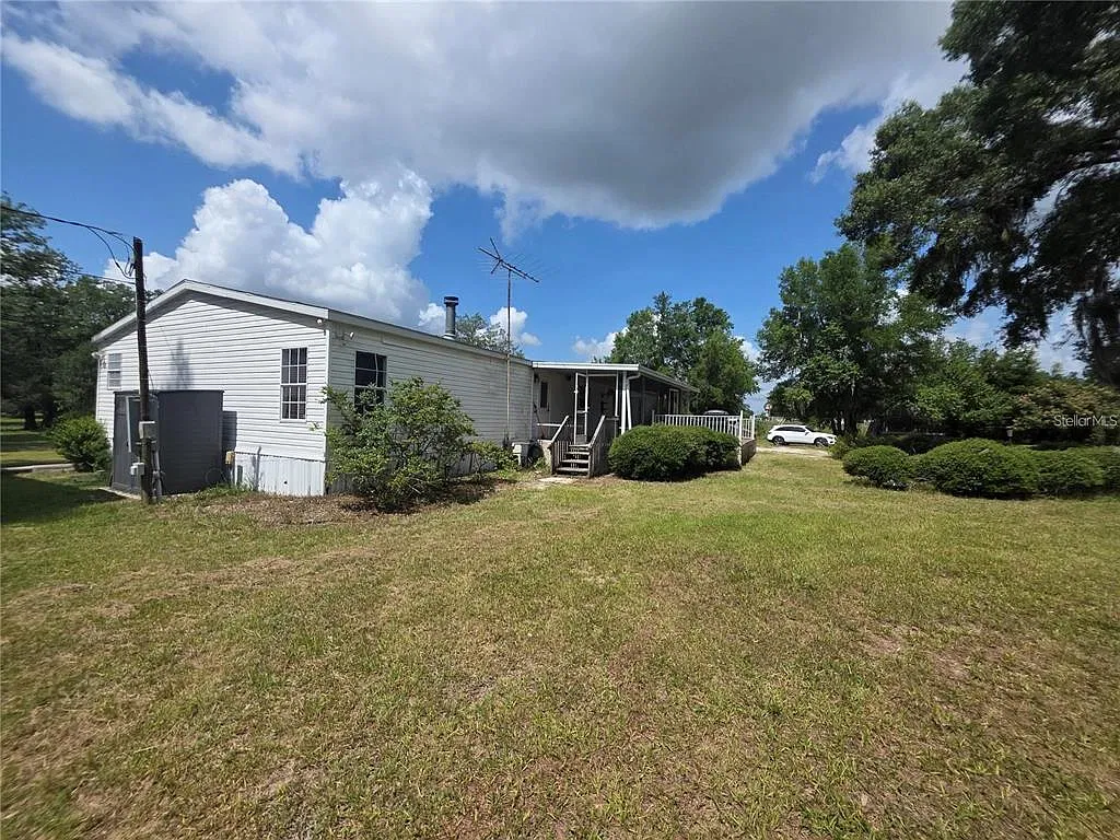 4 bed, 2.0 bath, 2280 sqft, $2,300 — Photo 2